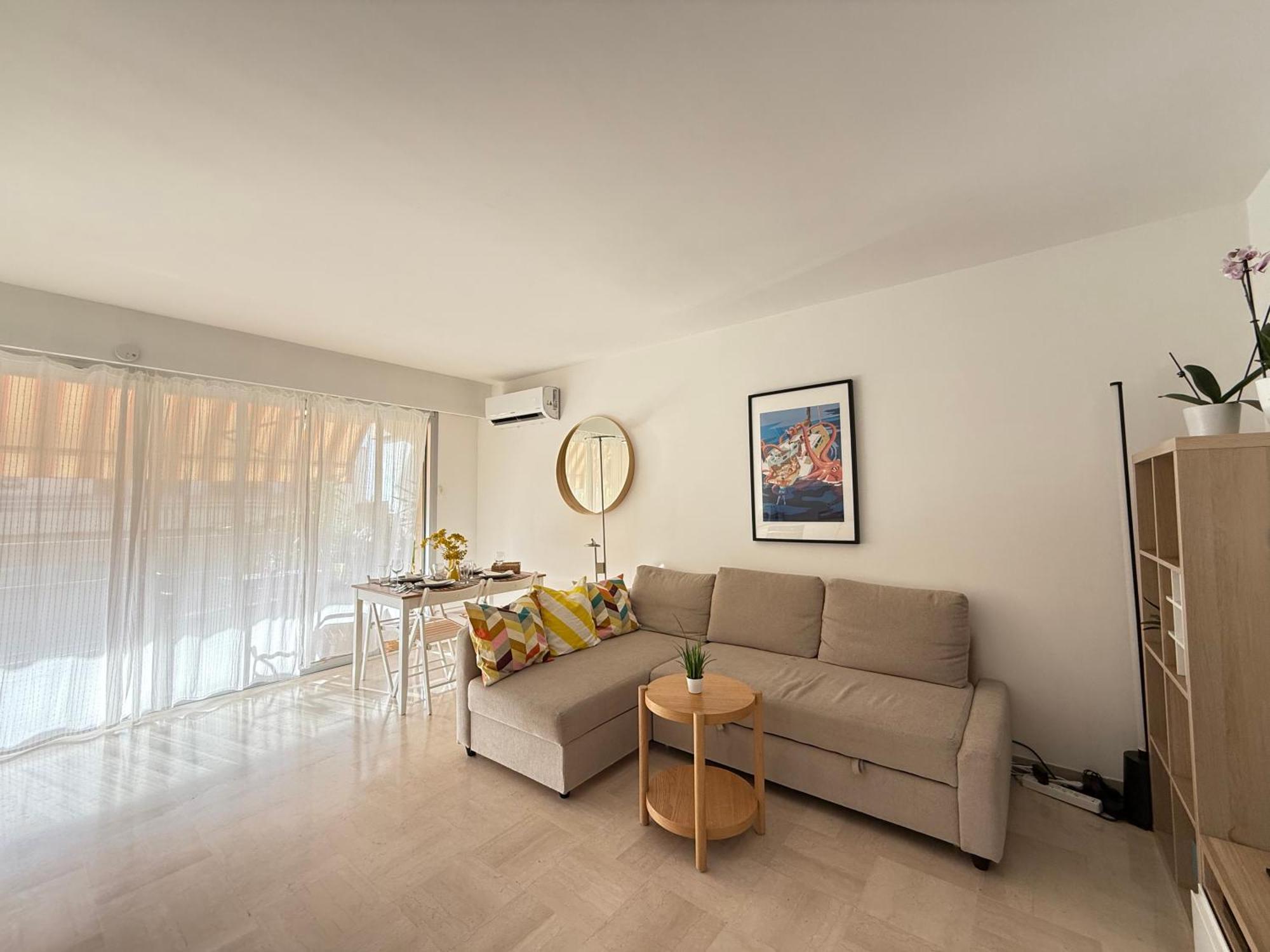Cozy 1 Bedroom Juan-les-pins - Walk To Beaches, Restaurants, Old Town